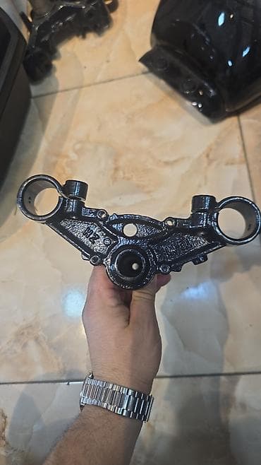 rol destı: Moped/mototsiklet üçün alt sükan körpüsü (triple clamp, sükan dayağı) — 1