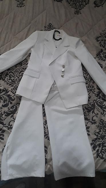 Şortlar: Ağ qadın kostyumu – şalvar və pencək dəsti - Rəng: qar/bəyaz - — 1