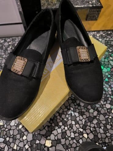 Женская обувь: Qadın ayaqqabı.Cox az weyinilib .Yeni kimidi. 1) Qara mokasinlər - — 1