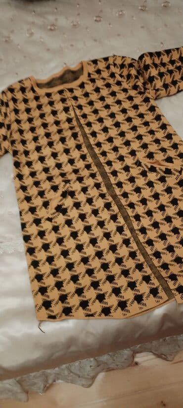 Futbolka və maykalar: Qadın kardiqanı - Model: Önü açıq, düyməsiz kardiqan - Rəng və naxış — 2