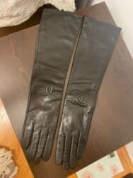 Eynəklər: Başlıq: Temiz Deri qara əlcək, Chanel brendi, 48 sm uzunluq Təsvir: - — 1