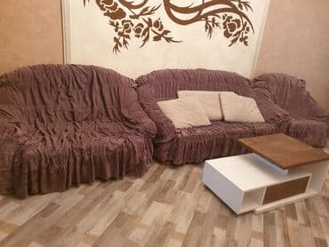 Divan kreslo uzluyu ela veziyyetdedir.2divan bir kreslo