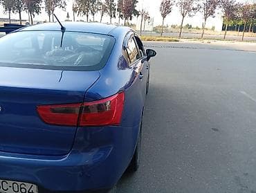 tesla model 3: Kia Rio: 1.4 l | 2013 il Sedan — 6