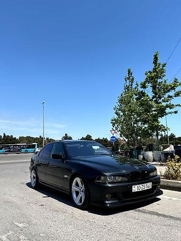 купить бмв: BMW 5 Series E39 sedan – qara rəng, M-paket üslublu eksteryer — 4
