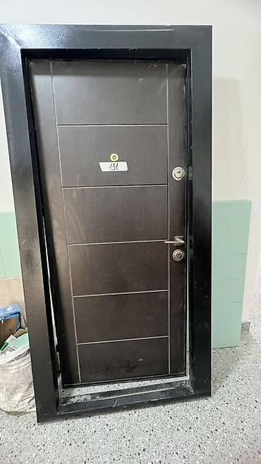 qara qum: REAL ALICIYA ENDİRİM Dəmir giriş qapısı – qara rəngli, minimalist — 3