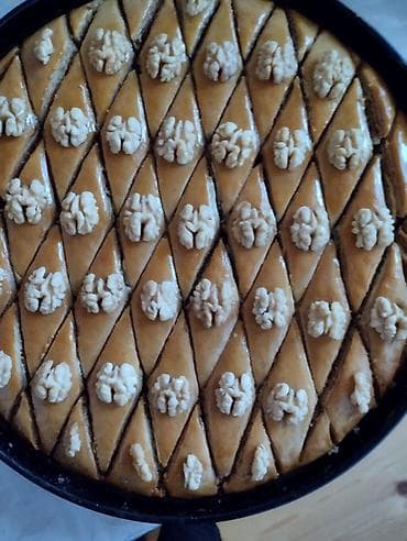 Şəki paxlavası üçün xəmirdən hazırlanan milli şirniyyat nümunələri – — 5