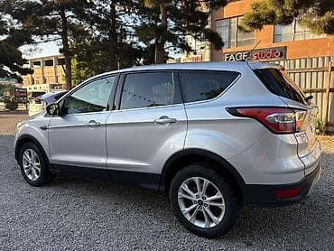 zapi satisi: Ford Escape: 1.5 l | 2017 il 130000 km Ofrouder/SUV — 3