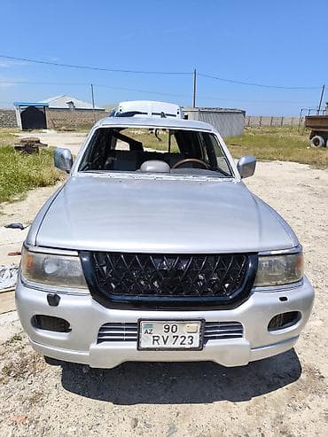 Mitsubishi Pajero/Montero (5 qapılı SUV) – Qabaq potbires qoyulmali
