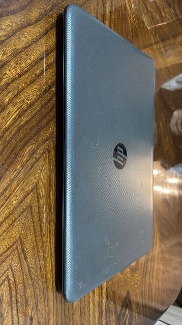 HP noutbuk Xüsusiyyətlər: - Korpus: qara rəngli, teksturalı üst