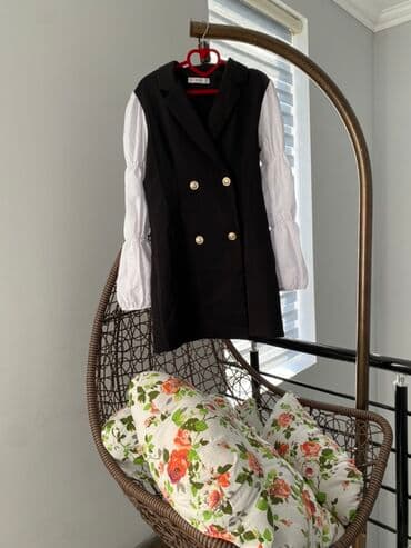 черно белые платья: Qara-ağ qadın geyimi – uzun jilet/kruizet üslubunda paltar - Rəng — 1