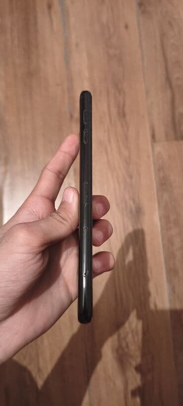 Fly: Məhsul: Qara rəngli smartfon Model:Samsung J4 Xüsusiyyətlər və dizayn — 3