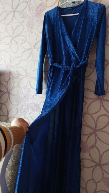 midi məxmər ətəklər: Uzun goy don satilir 10 azn — 2