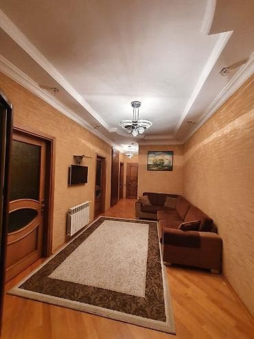 taxta tavan: Satılır : - Xalı: Uzunsov forma, krem və tünd qəhvəyi naxışlı haşiyə — 1