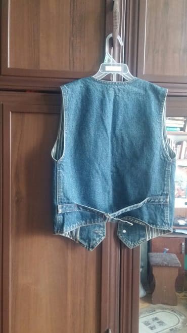 ponço nədir: Джинсовая жилетка на мальчика,10~12лет,не на полного,стандарт — 2