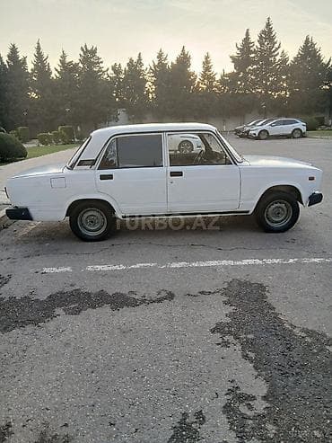 dizel az traktorlar: VAZ 2107 sedan - Kuzov: ağ rəng, 4 qapı, klassik “07” korpusu - — 4