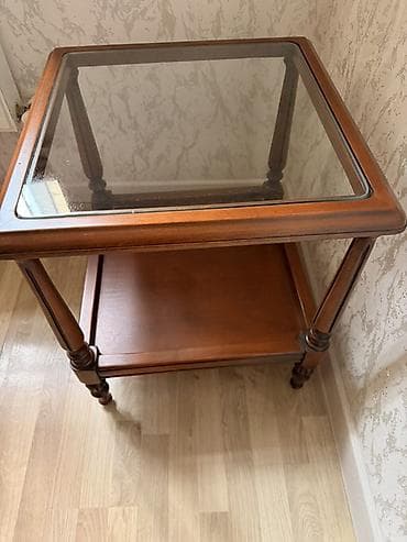 Jurnal masası, Açılmayan, Şüşə, Kvadrat masa