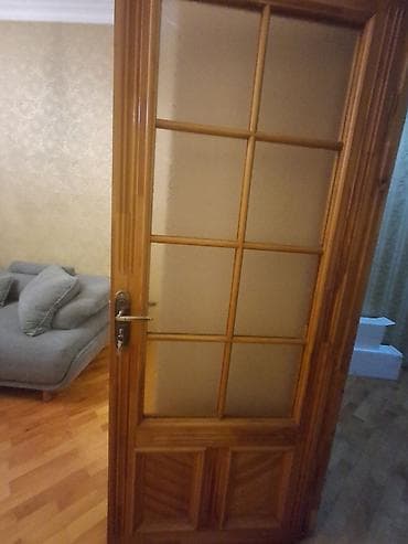 Şüşəli taxta otaq qapısı 3 ədədir 1ri 50 AZN - Material: təbii ağac