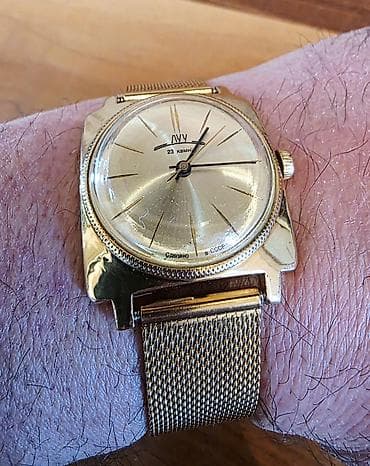 Qol saatı, Luch, rəng - Qızılı