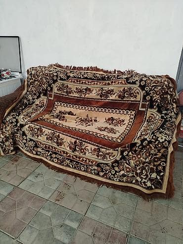 Divan kresdo ortusu uclu Gence