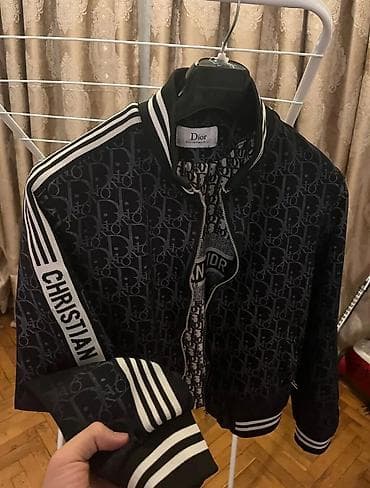 Christian Dior kişi bomber gödəkçəsi Az Geyinilib Vəziyyəti Normaldır lalafo.az -da Christian Dior kişi bomber gödəkçəsi Az Geyinilib Vəziyyəti Normaldır