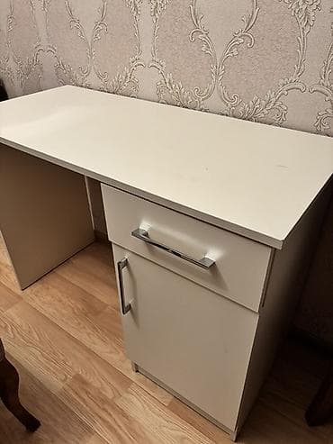 stul ofis: Ağ rəngdə kompakt iş/oxu masası - Material: laminat/LDSP səth — 2