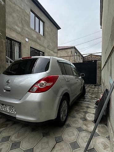 2008 nissan sunny: Nissan Tiida sedan, gümüşü rəng. - Kuzov: 4 qapılı sedan, orijinal — 5
