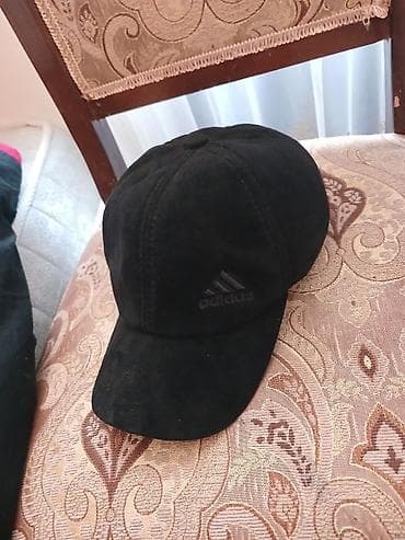 toxuma corablar: Adidas beysbol papağı – qara rəng. - Klassik 6 panelli dizayn, üstdə — 2