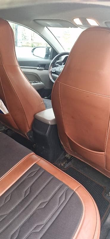 hundai acsent: Hyundai Elantra sedan – gümüşü rəng, modern dizaynlı ön barmaqlıq və — 8