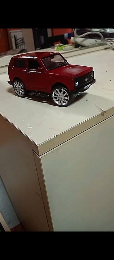 oyuncaqları: Çox ucuz niva endirim var kim nə istəsə var beləsi 22 manatdı ama mən — 1