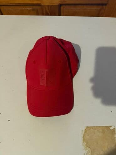 saxta baba papagi: Qırmızı beysbol papağı - Klassik 6 panelli model, əyri vizor - Təmiz — 2