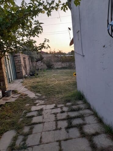 6 cı mikrorayon sumqayıt: 3 otaq salam evi. her bir. şarayit var ev 120 kv di 2 sayı tam orta — 5