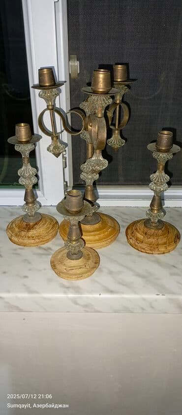 Şamdanlar hər hansı bir otağın dekorasiyasına zəriflik qatan, əl işi