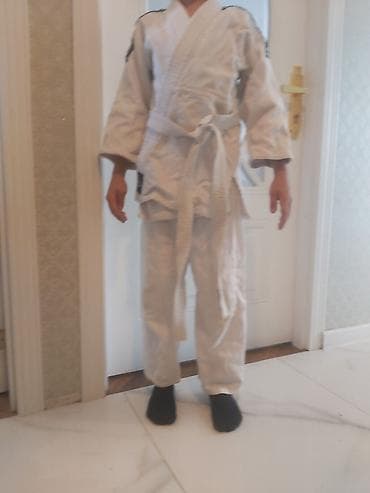 kiraye geyim: Cudo kimanosu. Az geyinilib. Adidas firması. 6-9 yaş. Ölçü- 140 — 6