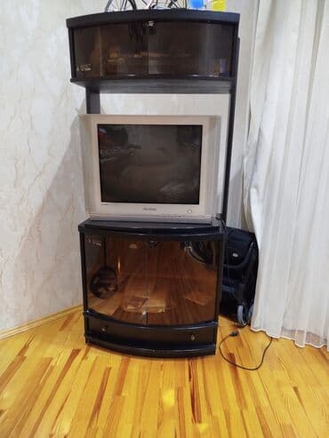 ikinci əl stollar: İşlənmiş, Künc Tv altlığı, Şüşəli — 2