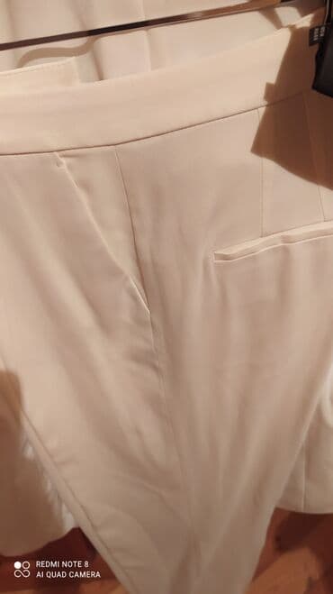 желтые женские костюмы: Charuel qadın kostyumu – ağ rəngdə klassik üçlük. - Jaket: geniş shawl — 3