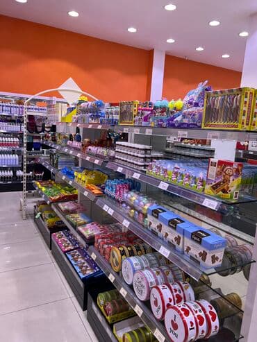 Avtoservis avadanlıqları: Magaza ucun vitrinler hundurluk 1.50 en 090 sm. Divar vitrinleri ise — 8