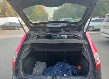 kənd təsərufatı texnikaları: Ford Fiesta: 1.3 l | 2003 il Hetçbek — 1