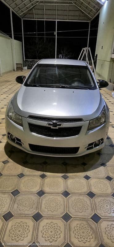 daxili kredit maşın: Chevrolet Cruze sedan – gümüşü rəng. Xüsusiyyətlər və detallar: - — 1