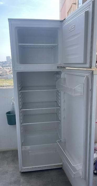 hoffmayro germany: Hoffmann ikikameralı soyuducu - Üst hissədə ayrıca dondurucu bölmə — 2