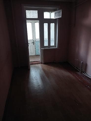 Mənzillərin satışı: 3 otaqlı mənzil – geniş planlama və işıqlı otaqlar Xüsusiyyətlər: - 3 — 2