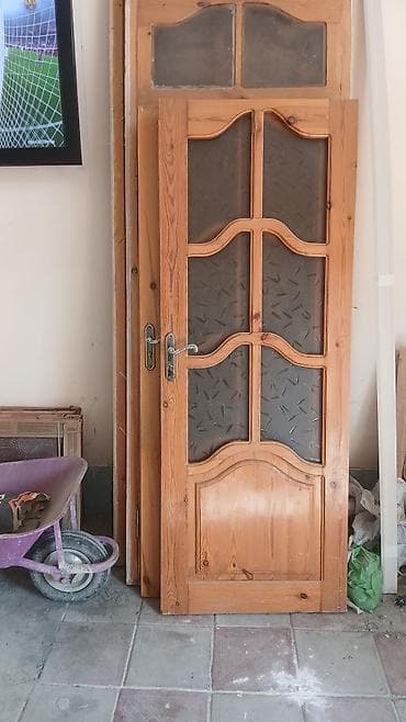 Taxta şüşəli otaq qapısı - Material: təbii ağac (şam ağacı tonunda)