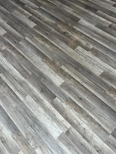 pencer: Laminate döşəmə – taxta teksturalı, çoxtonlu (boz-qəhvəyi) panel 55 kv — 3