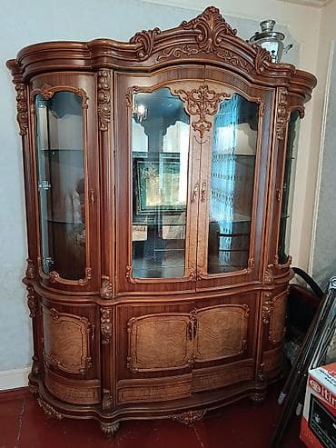 dekor ref: Klassik üslubda taxta vitrin-bufet - Material: massiv ağac və təbii — 1