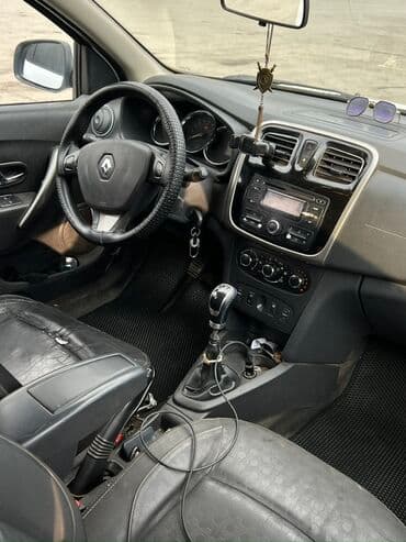 Qazanlar: Renault Sandero, ağ rəng, 5 qapılı hetçbek. Texniki və dizayn — 5