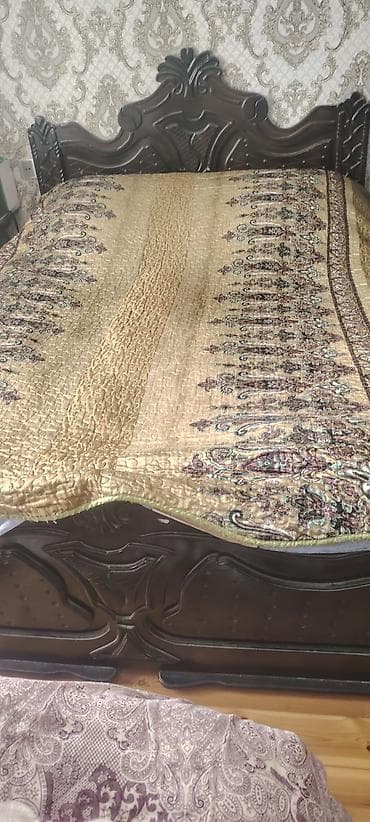 Ev və bağ: Taxta iki nəfərlik yataq dəsti - Klassik üslubda, oyma naxışlı tünd — 1