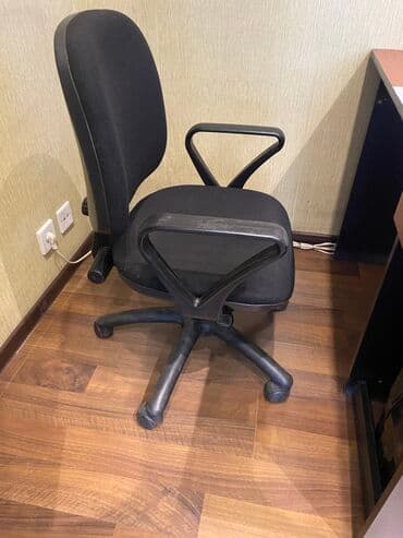 купить офисный стул бу: Б/у, С колесиками, Рукояти не регулируются, Ткань — 2