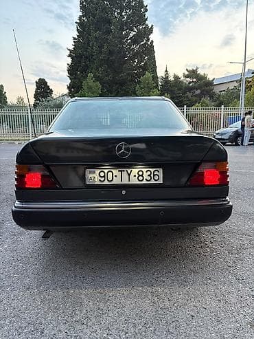 disk qabi: Mercedes-Benz W124: 2.5 l | 1993 il Sedan — 4