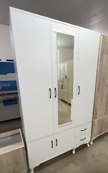 balaca dolab: Düz dolab, Yataq otağı üçün, Paltar üçün, Açılan, Korpuslu, 3 qapılı — 2