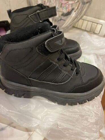 высокая детская обувь: Uşaq qış ayaqqabısı – qara rəngdə, yüksək boğazlı model. 33 razmer - — 4