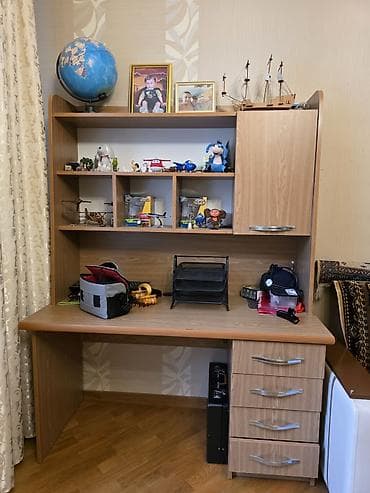 Düz masa, Polkalı, Siyirməli, Teksturalı laminat, Zəmanətsiz, Kredit yoxdur